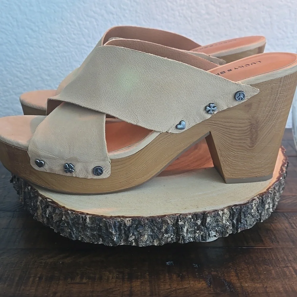 LUCKY BRAND Takara High Heel Woodgrain Platform Embellished Trim Sandal SZ 10 - Picture 2 of 13